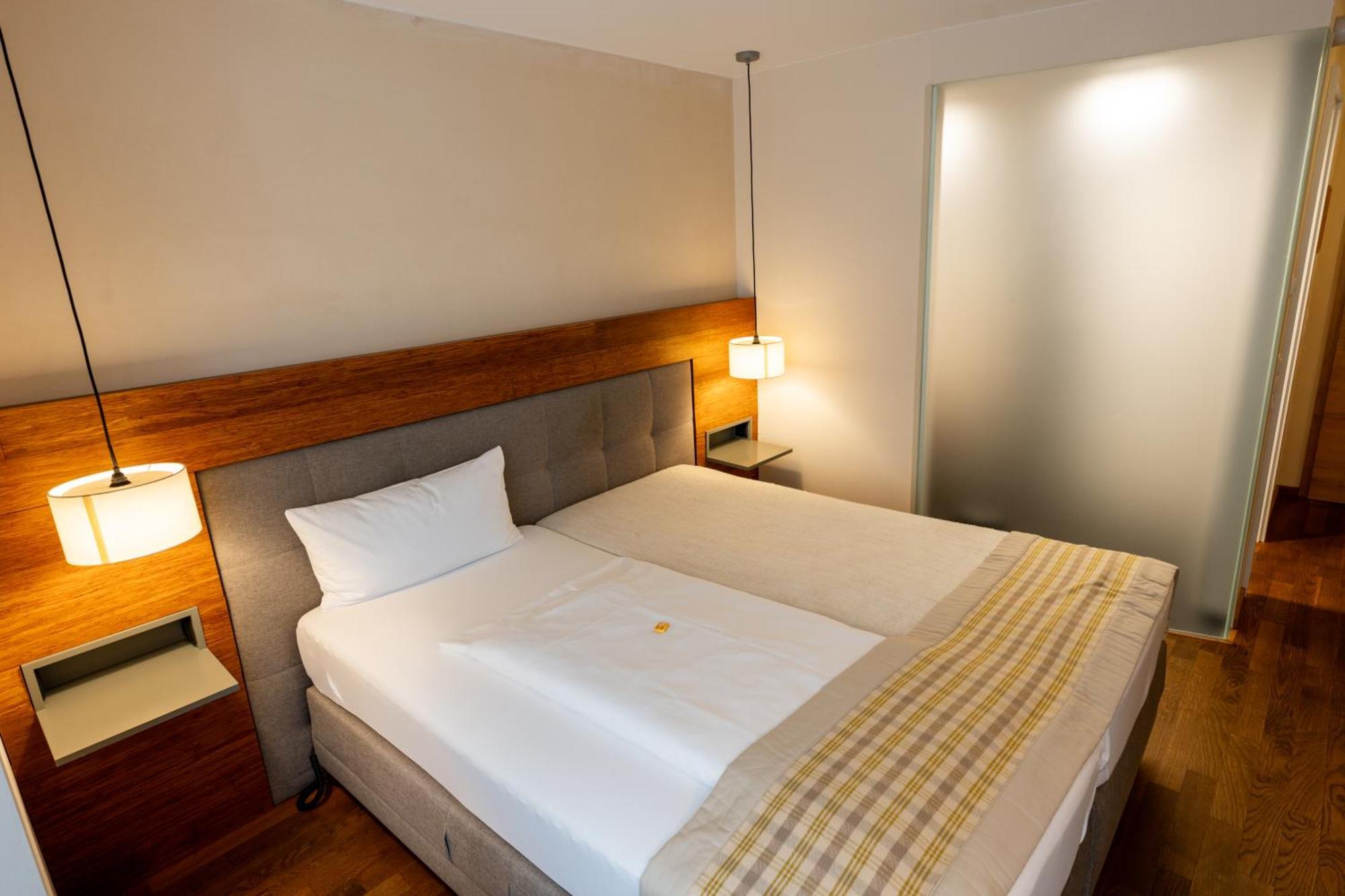 וואלדקירץ' Restaurant Hotel Zum Storchen מראה חיצוני תמונה